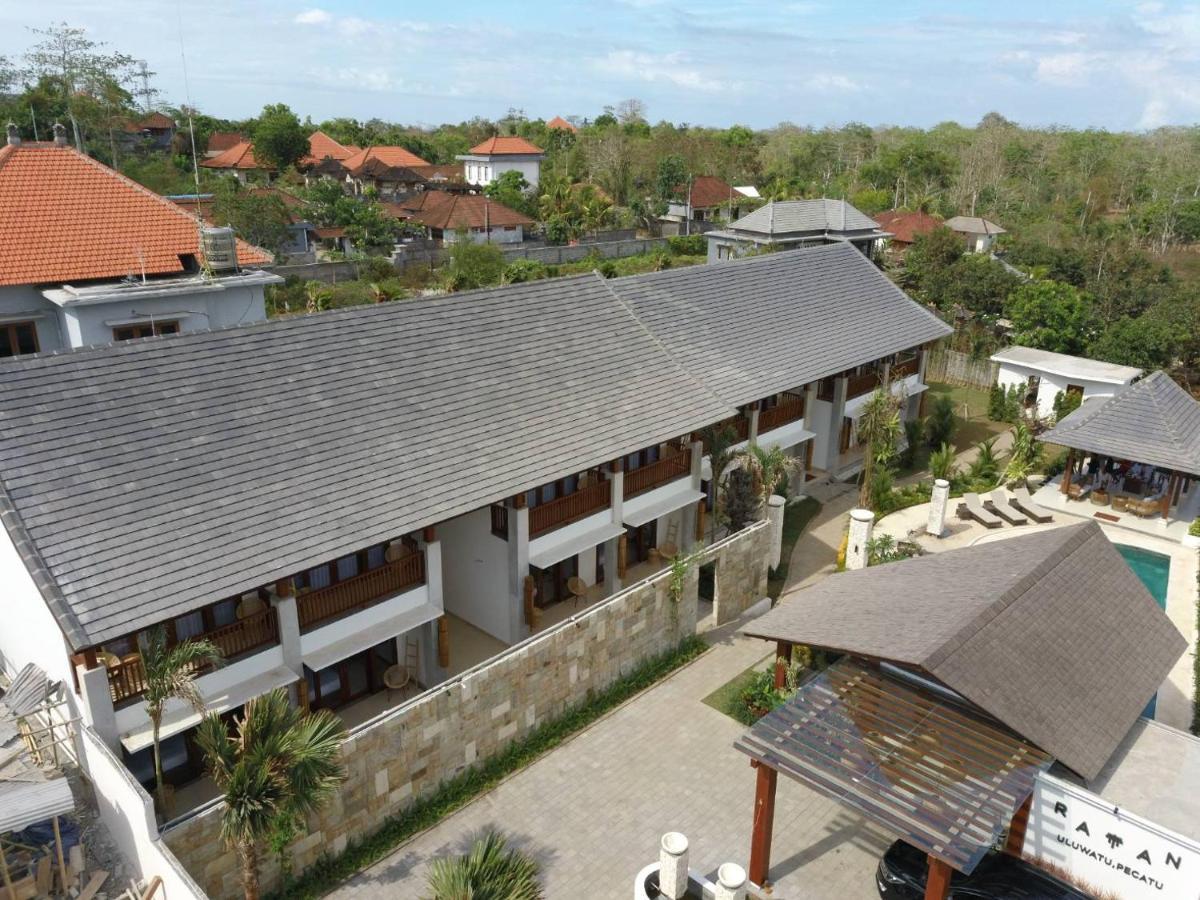 Ratan Hotel Uluwatu Exterior photo